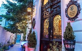 Conacul Coroanei Luxury Boutique Hotel